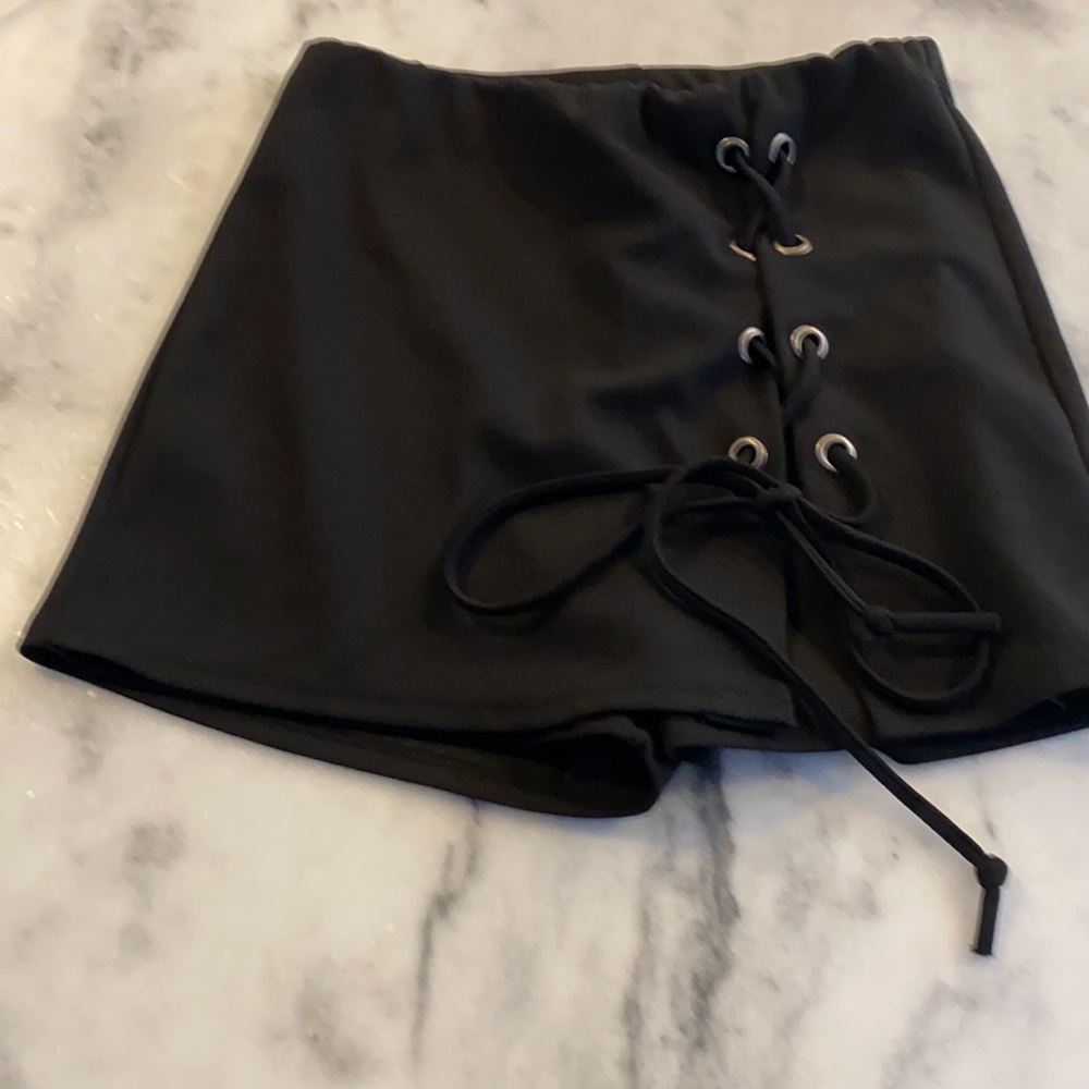 Women’s Skirt/skort-shorts underneath 
Size XS